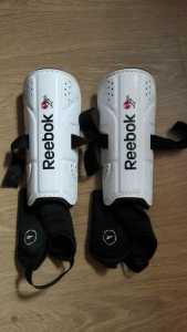 Защита голени REEBOK